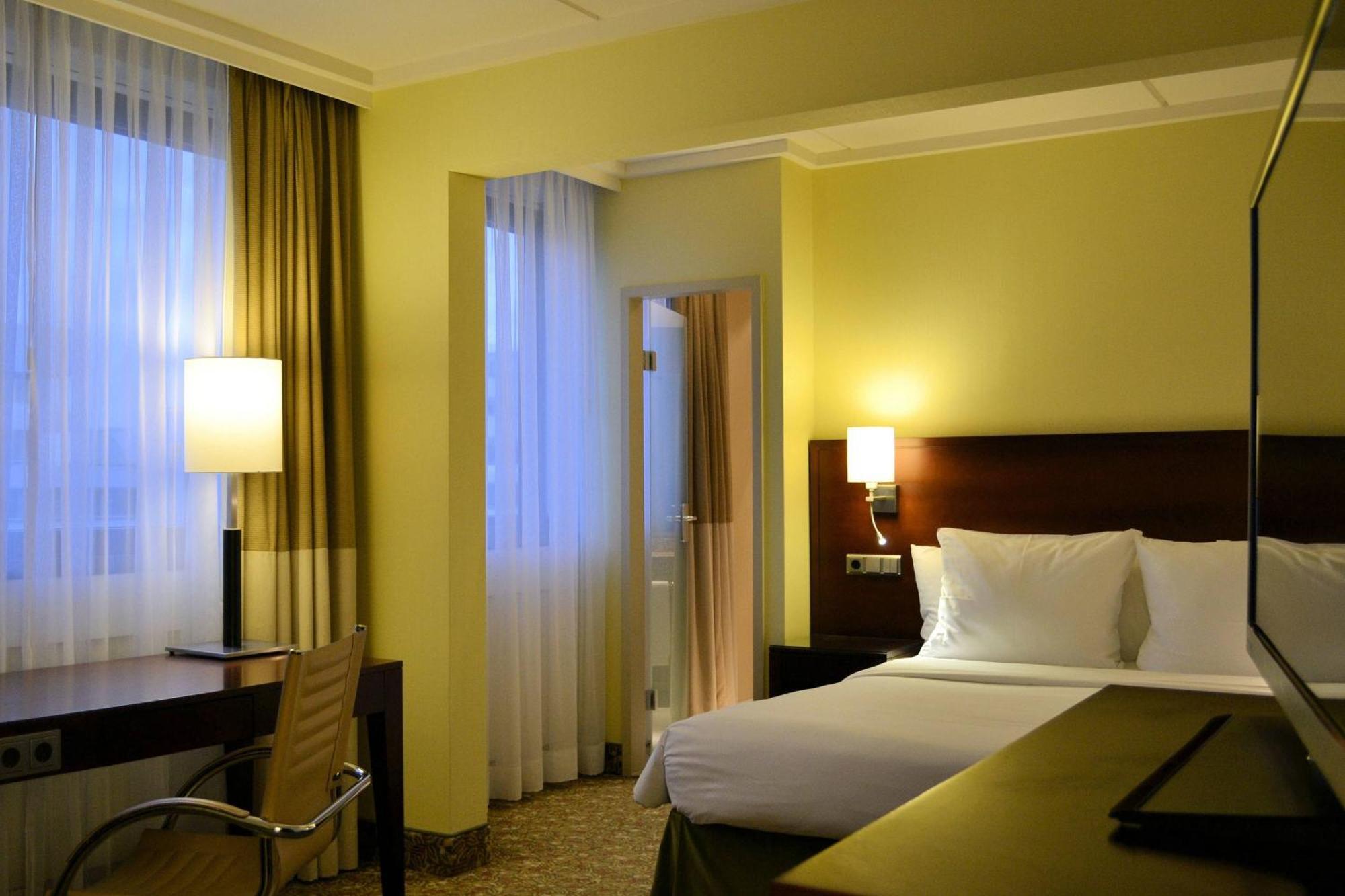 Courtyard By Marriott Duesseldorf Seestern Bagian luar foto