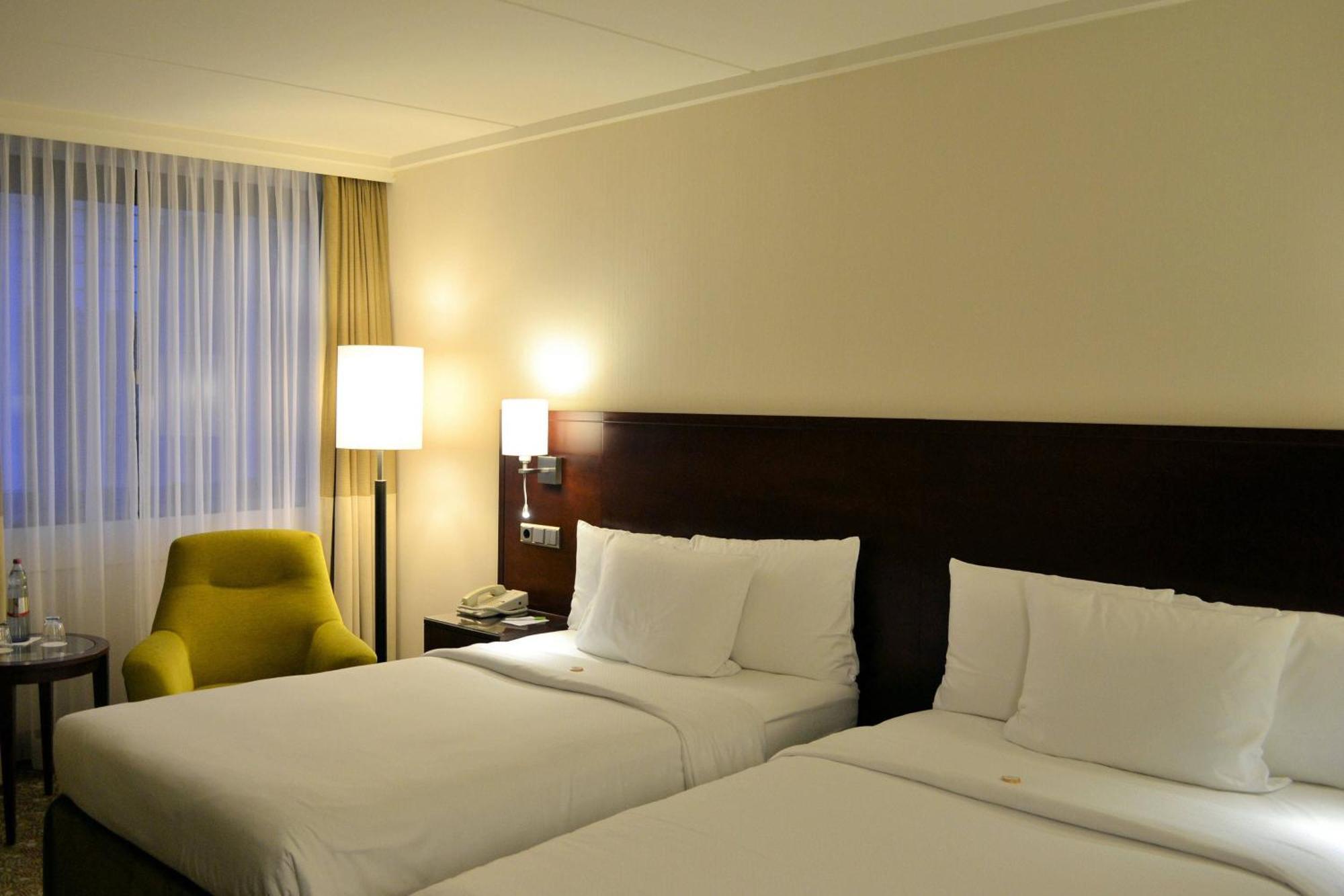 Courtyard By Marriott Duesseldorf Seestern Bagian luar foto