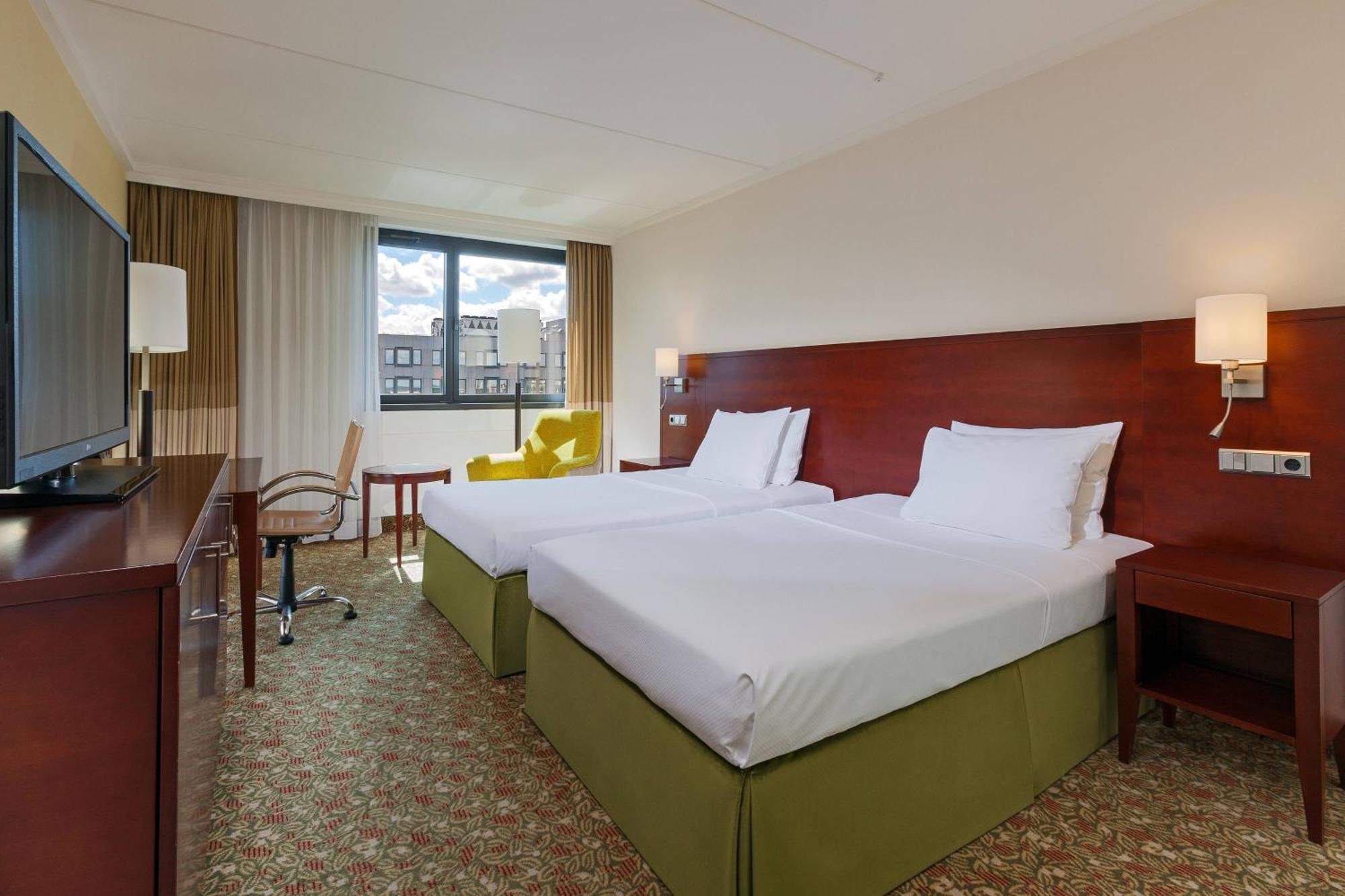 Courtyard By Marriott Duesseldorf Seestern Bagian luar foto