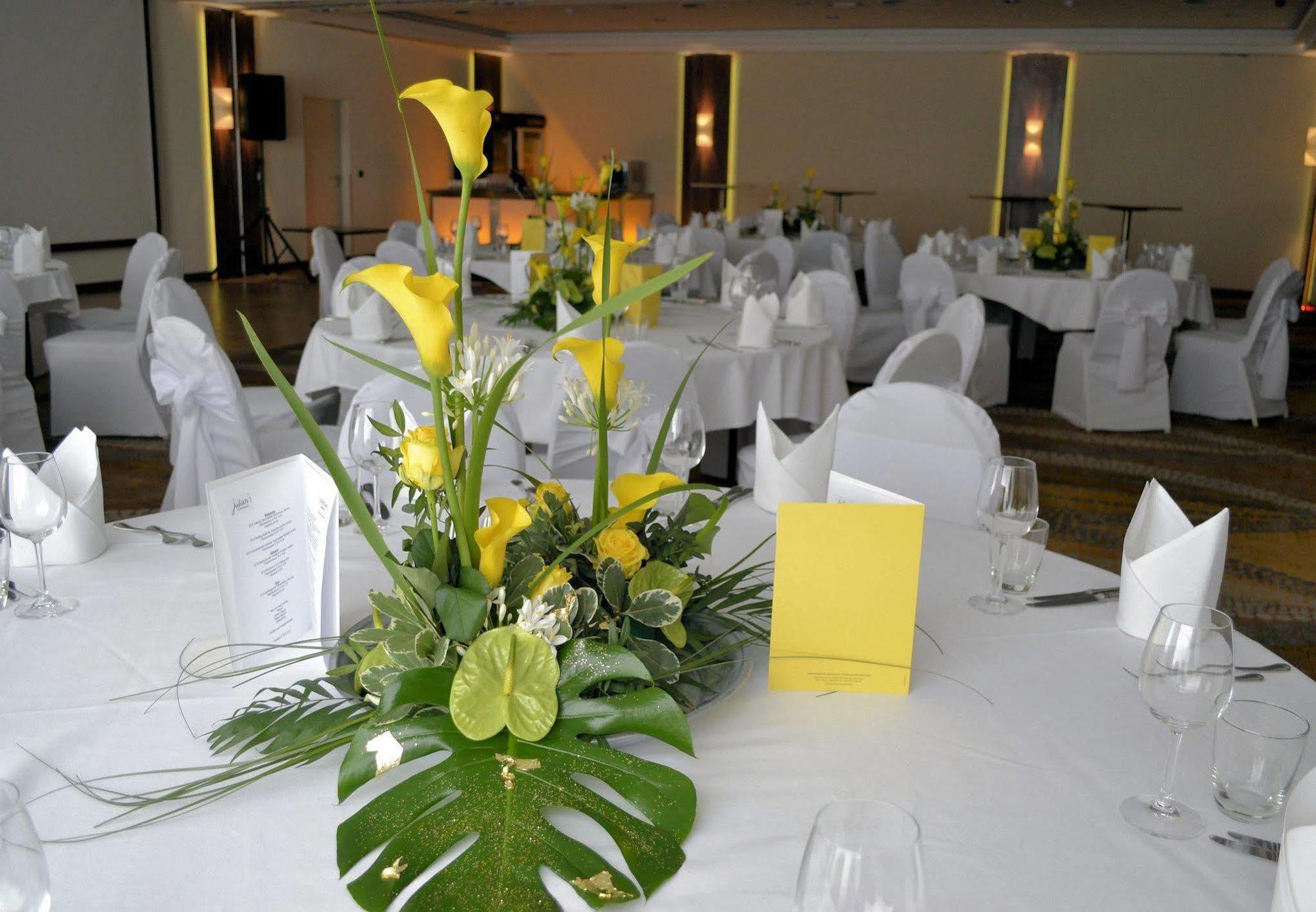 Courtyard By Marriott Duesseldorf Seestern Bagian luar foto
