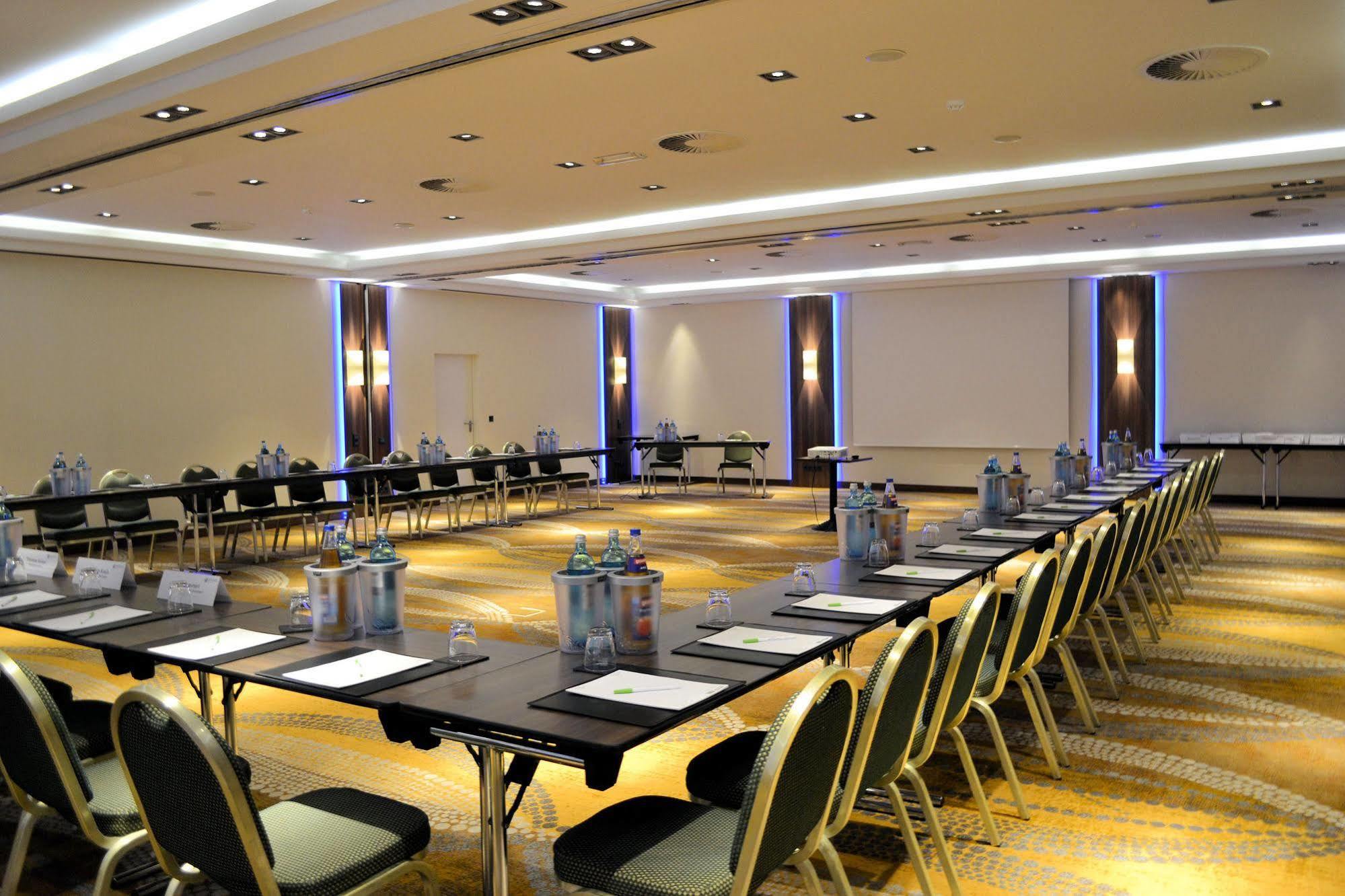 Courtyard By Marriott Duesseldorf Seestern Bagian luar foto