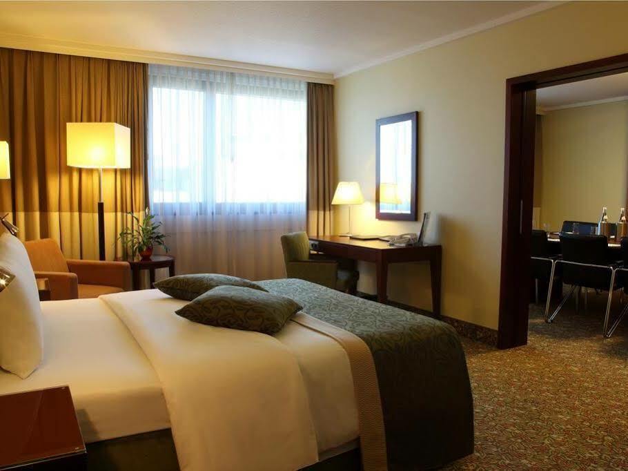 Courtyard By Marriott Duesseldorf Seestern Bagian luar foto